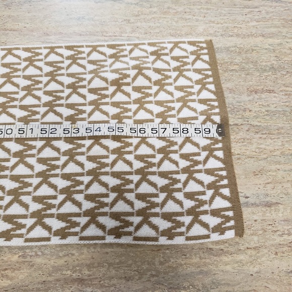 MK scarf by Michael Kors - Picture 12 of 13